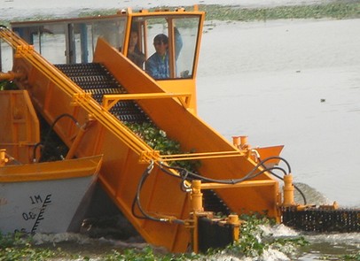 割草(cǎo)船(chuán)